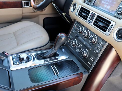 Used 2011 Land Rover Range Rover HSE LUX image 26