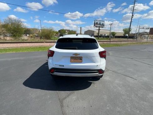Used 2024 Chevrolet Trax LT w/ LT Convenience Package FWD image 7