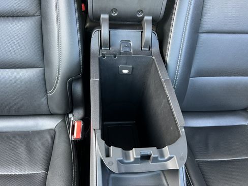 Used 2024 GMC Terrain SLT AWD/4WD image 24