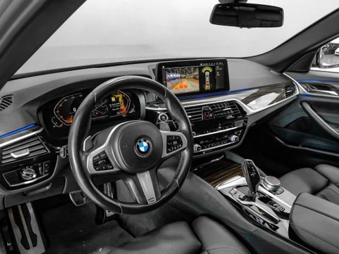 Used 2021 BMW 530i w/ M Sport Package RWD image 3