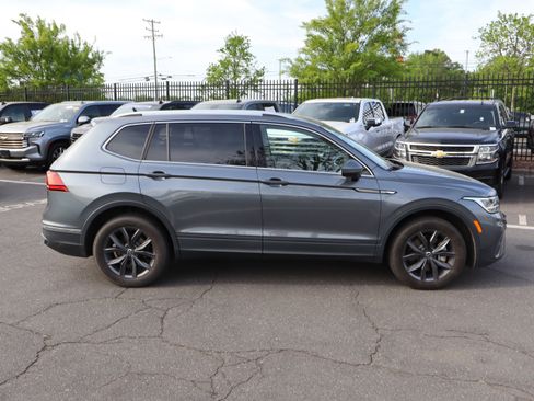 Used 2022 Volkswagen Tiguan SE image 11