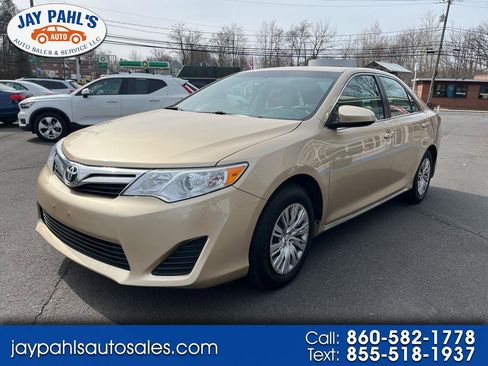 Used 2012 Toyota Camry LE image 1