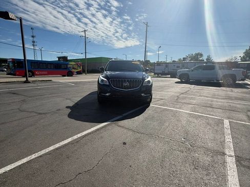 Used 2017 Buick Enclave Convenience FWD image 4