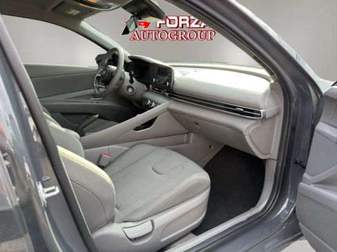 Used 2024 Hyundai Elantra SE FWD image 10
