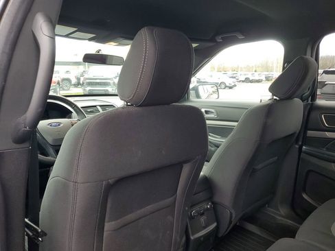 Used 2018 Ford Explorer XLT image 30