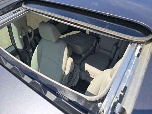 Used 2025 Honda Odyssey EX-L image 3