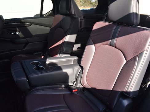 Certified 2025 Honda Pilot Black Edition image 34