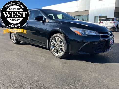 Used 2017 Toyota Camry SE image 1