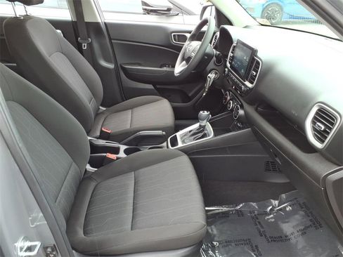Used 2021 Hyundai Venue SE image 11