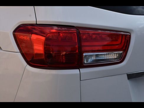 Used 2018 Kia Sedona SX Limited FWD image 50