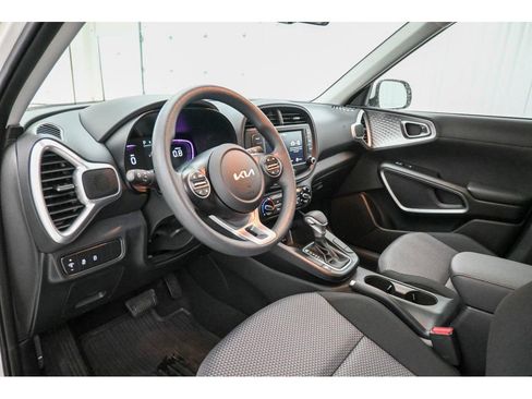 Used 2025 Kia Soul LX image 29