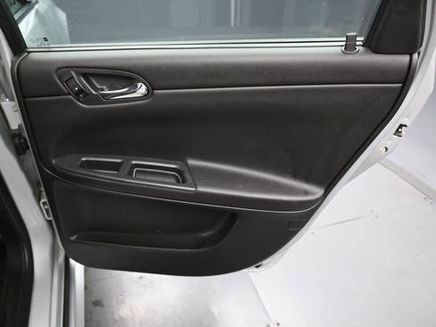 Used 2013 Chevrolet Impala LT w/ LT Sunroof Package image 33