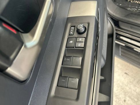 Used 2025 Toyota Tundra Limited AWD/4WD image 40