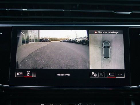 Used 2025 Audi Q8 Prestige image 18