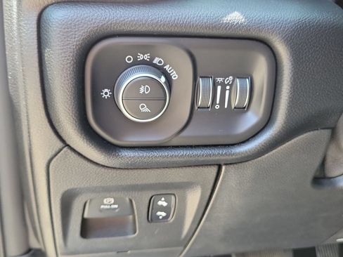 Used 2019 RAM 1500 Laramie RWD image 25