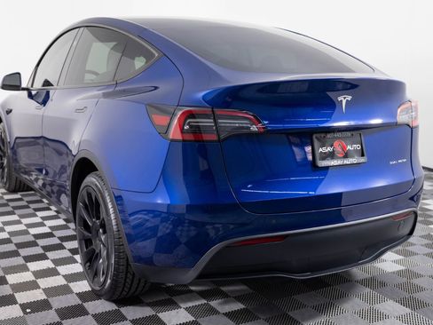 Used 2024 Tesla Model Y Long Range AWD/4WD image 5