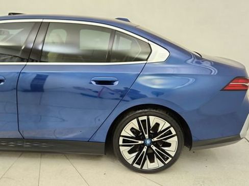 Used 2025 BMW i5 xDrive40 w/ Premium Package image 10