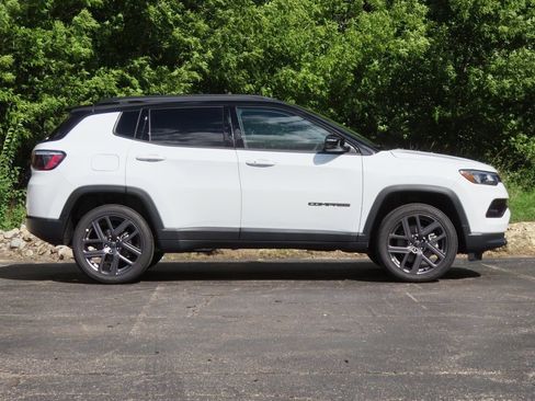 New 2025 Jeep Compass Limited w/ Sun & Sound Group image 2