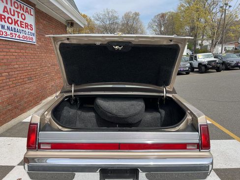 Used 1989 Lincoln Town Car Signature image 39