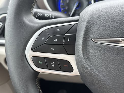 Used 2023 Chrysler Voyager LX image 16