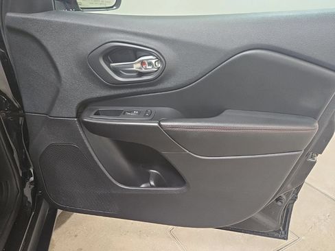 Used 2020 Jeep Cherokee Trailhawk AWD/4WD image 25