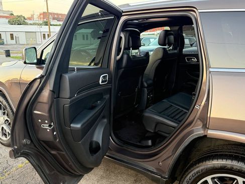 Used 2018 Jeep Grand Cherokee Limited AWD/4WD image 34
