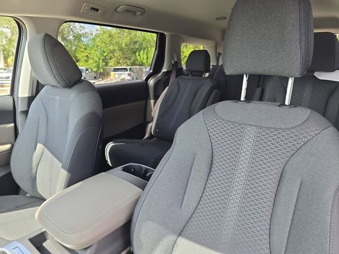 New 2026 Kia Carnival LX FWD image 22