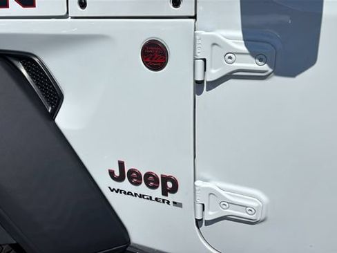 Used 2024 Jeep Wrangler Unlimited Rubicon w/ XTREMEE 35" Tire Package AWD/4WD image 40