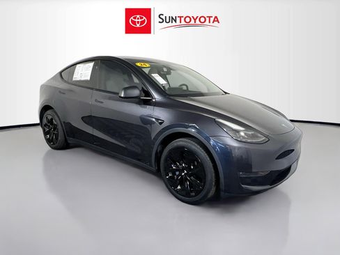 Used 2024 Tesla Model Y Long Range AWD/4WD image 1