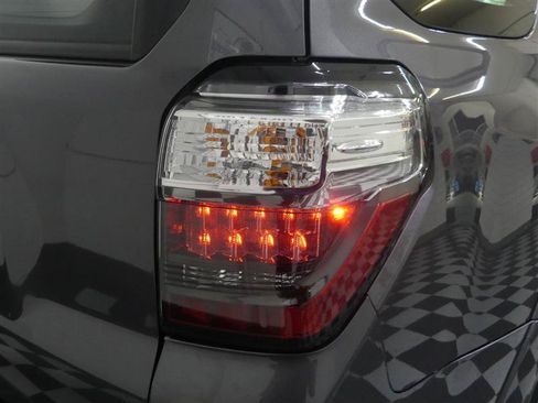 Used 2020 Toyota 4Runner Limited AWD/4WD image 15