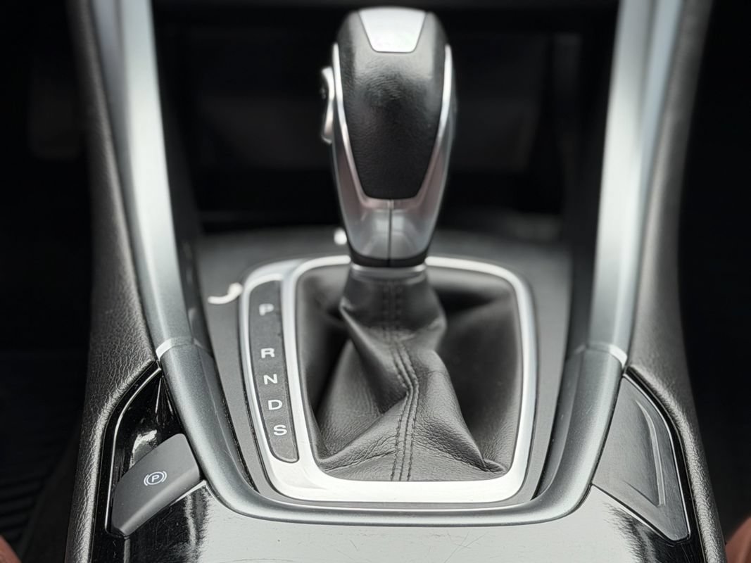 Used 2015 Ford Fusion SE w/ Equipment Group 202A FWD image 19