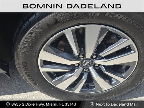 Used 2024 Nissan Pathfinder SL image 8