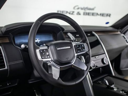 Used 2025 Land Rover Discovery Dynamic SE image 28