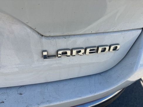 Used 2023 Jeep Grand Cherokee Laredo image 14