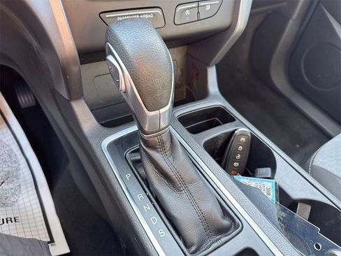 Used 2019 Ford Escape SE image 16