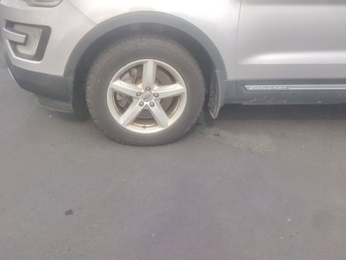 Used 2016 Ford Explorer XLT image 28