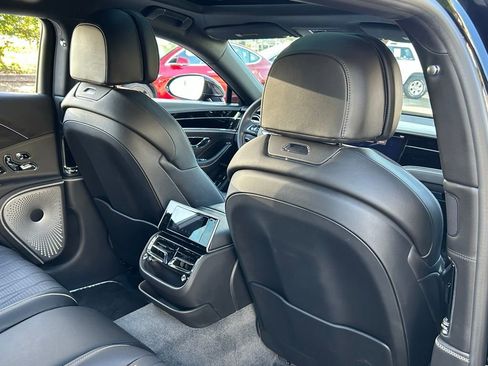 Used 2021 Bentley Flying Spur V8 image 41