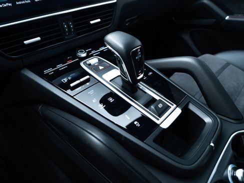 Used 2023 Porsche Cayenne GTS image 28
