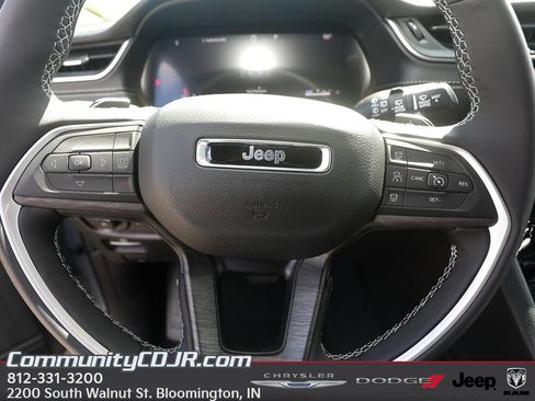 New 2025 Jeep Grand Cherokee Limited AWD/4WD image 13
