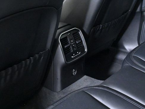 Certified 2024 Porsche Macan image 20