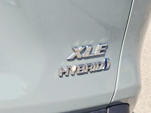 Used 2022 Toyota RAV4 XLE Premium AWD/4WD image 11