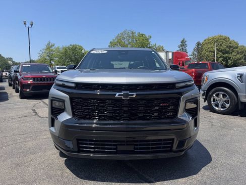 Used 2026 Chevrolet Traverse RS AWD/4WD image 2