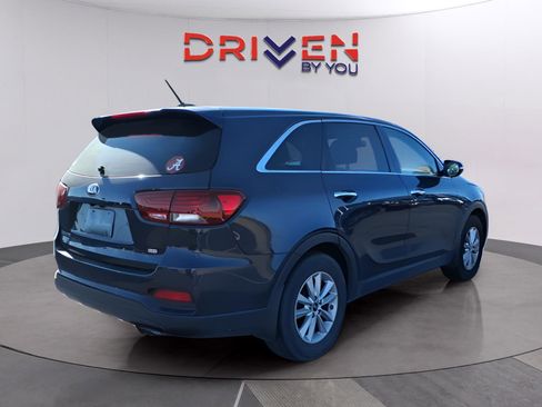 Used 2019 Kia Sorento LX image 5
