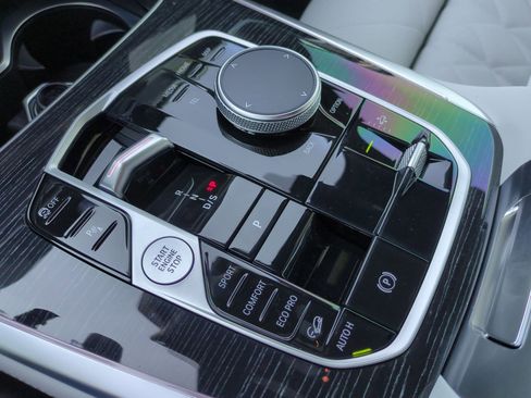 Used 2026 BMW X7 xDrive40i w/ M Sport Package image 25