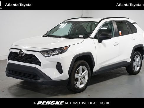 Used 2021 Toyota RAV4 LE image 1