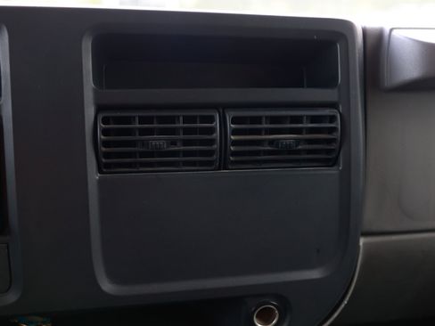 Used 2004 Chevrolet Express 3500 image 28