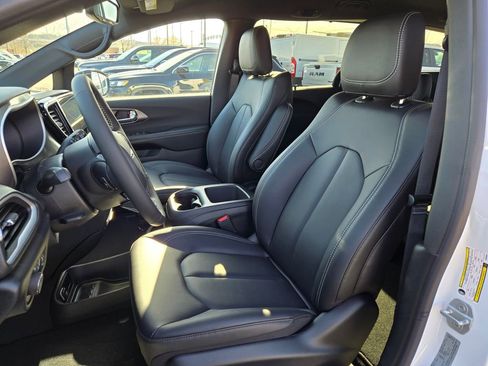 New 2026 Chrysler Pacifica Select image 13