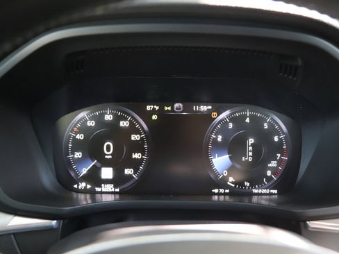 Used 2020 Volvo XC60 T6 Momentum w/ Protection Package image 11