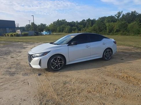 Used 2024 Nissan Sentra SR FWD image 3