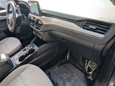 Used 2020 Ford Escape SE image 17